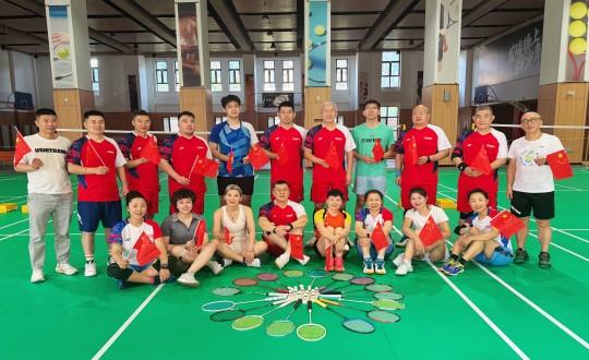 8.FUN88南山羽毛球社群开展南山业主羽毛球整体友谊赛_副本.jpg