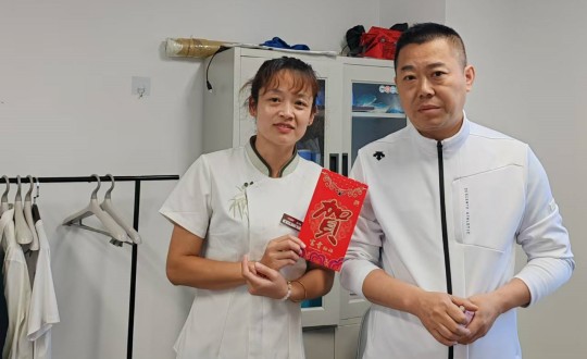 2024年9月13日，，，，，，旅馆，，，，，，全体员工，，，，，，发放中秋节福利_副本.jpg