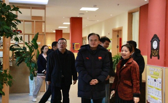24.副省长刘凯、省民政厅副厅长杜文革一行莅临亲亲园?净月家慰问尊长_副本.jpg